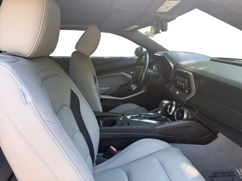 Used 2018 Chevrolet Camaro SS RWD image 15