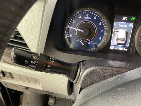 Used 2018 Toyota Sienna XLE image 12
