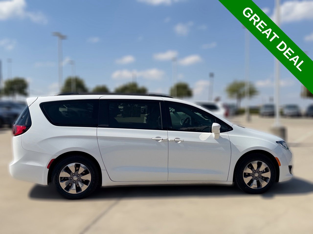 Used 2018 Chrysler Pacifica Touring-L FWD image 11