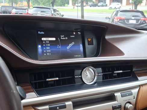 Used 2016 Lexus ES 350 w/ Premium Package w/Wood Trim FWD image 24