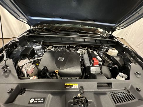 Used 2021 Toyota Highlander XLE image 35