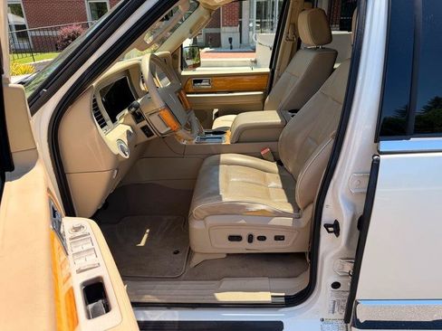 Used 2007 Lincoln Navigator 4WD image 13