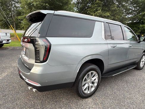 New 2026 Chevrolet Suburban Premier w/ Sun And Tow Package AWD/4WD image 9