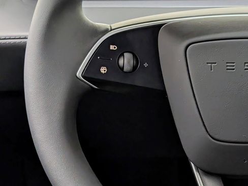 Used 2026 Tesla Model Y AWD image 36