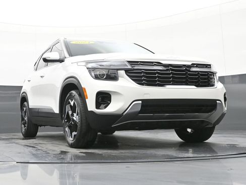 Used 2024 Kia Seltos EX image 55