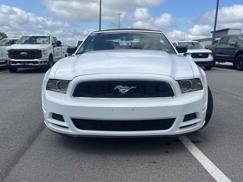Used 2014 Ford Mustang Convertible RWD image 9