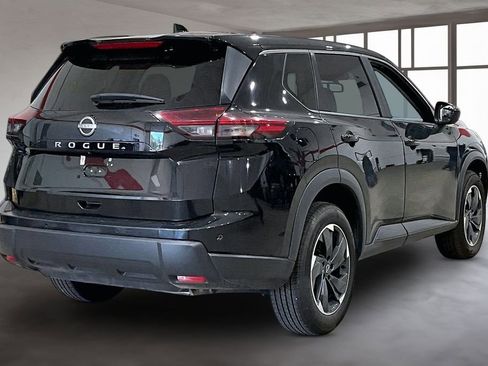 Used 2025 Nissan Rogue SV FWD image 2