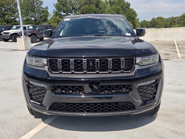 New 2027 Jeep Grand Cherokee Limited AWD/4WD image 2