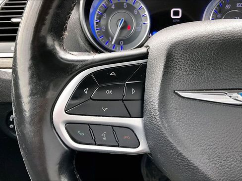 Used 2018 Chrysler 300 Limited w/ Safetytec Plus Group AWD/4WD image 18