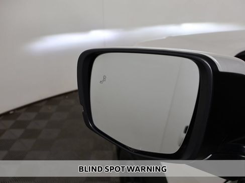 Used 2025 Honda Pilot EX-L image 4