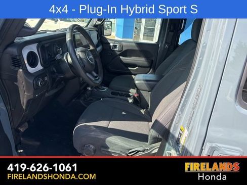 Used 2024 Jeep Wrangler Unlimited w/ Convenience Group AWD/4WD image 16