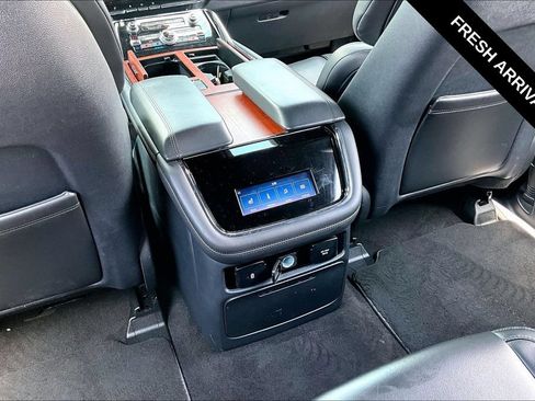 Used 2024 Lincoln Navigator L 4WD image 12