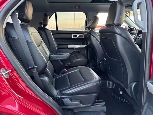 Used 2020 Ford Explorer XLT w/ Equipment Group 202A image 12