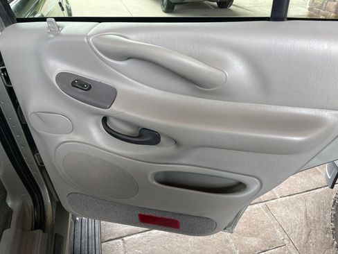 Used 1999 Ford Expedition XLT image 16