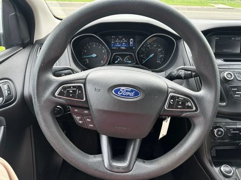 Used 2017 Ford Focus SE FWD image 15