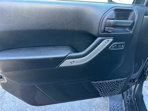 Used 2018 Jeep Wrangler Unlimited Sahara w/ Dual Top Group image 8