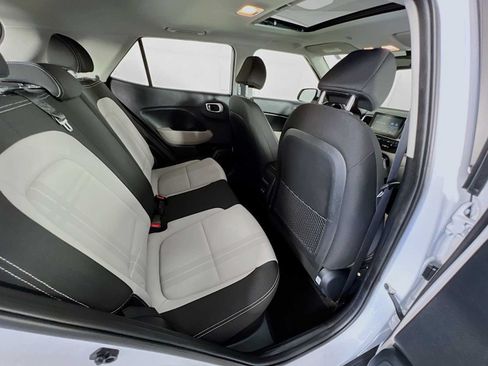 Certified 2025 Hyundai Venue SEL FWD image 26