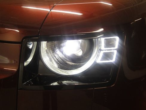 Used 2023 Land Rover Defender 130 SE image 7