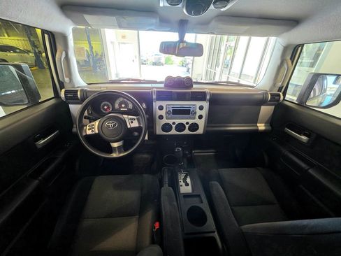 Used 2014 Toyota FJ Cruiser 4WD w/ Convenience Package image 13