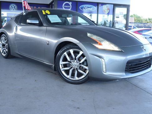 Used 2014 Nissan 370Z Touring RWD image 3