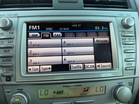 Used 2011 Toyota Camry XLE w/ SE/XLE Extra-Value Pkg FWD image 9