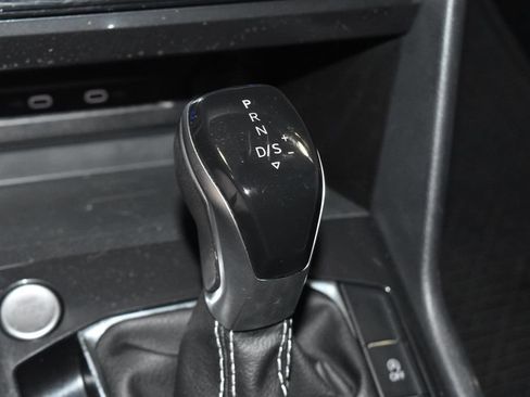 Used 2022 Volkswagen Tiguan SE AWD/4WD image 16