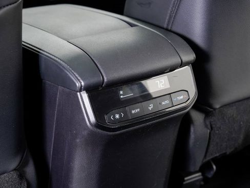 Used 2023 Toyota Highlander XSE image 24