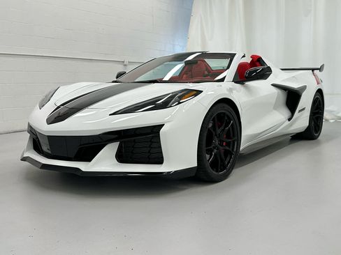 Used 2027 Chevrolet Corvette Grand Sport w/ Z52 Sport Performance Package RWD image 4