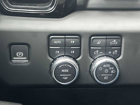Used 2025 GMC Sierra 2500 AT4 w/ AT4 Premium Plus Package AWD/4WD image 18