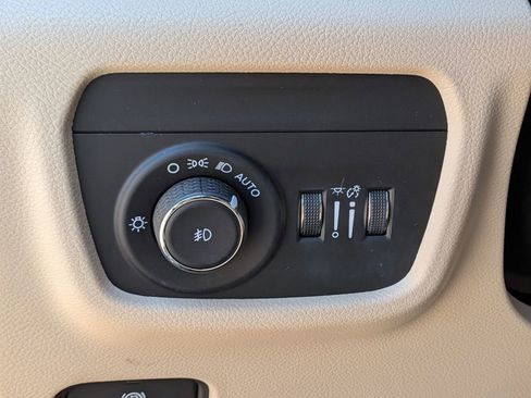 Used 2025 Jeep Grand Cherokee L Limited RWD image 17