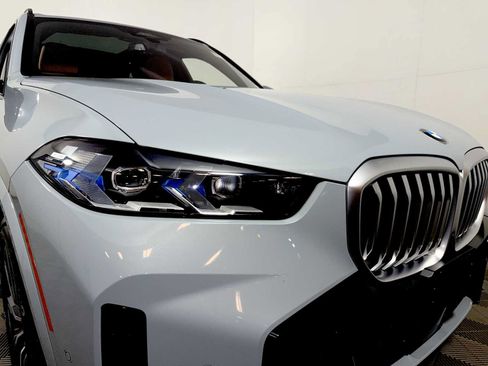 Used 2024 BMW X5 xDrive40i w/ M Sport Package AWD/4WD image 25