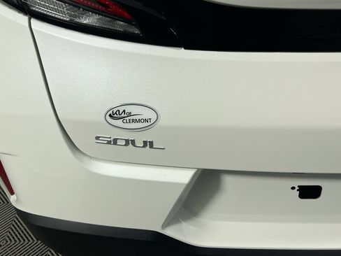 Used 2023 Kia Soul LX w/ Option Group 015 FWD image 5