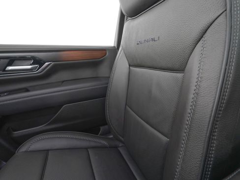 Used 2026 GMC Yukon Denali w/ Denali Reserve Package AWD/4WD image 32