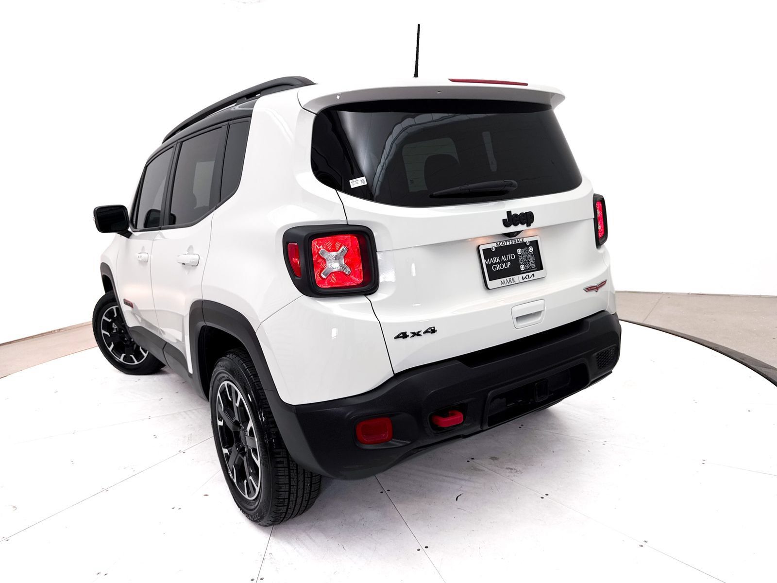 Used 2023 Jeep Renegade Trailhawk w/ Trailhawk Elite Group AWD/4WD image 8