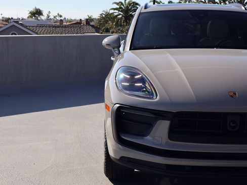 New 2026 Porsche Macan image 12