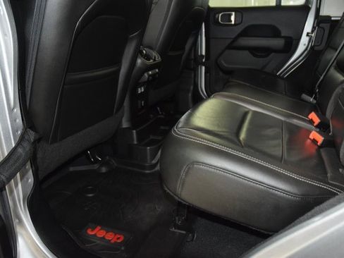 Used 2018 Jeep Wrangler Unlimited Sahara image 42
