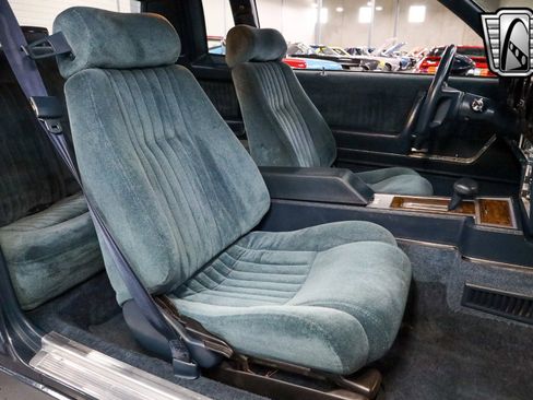 Used 1987 Pontiac Grand Prix LE image 25