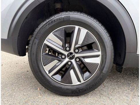 Used 2022 Kia Niro LXS image 30