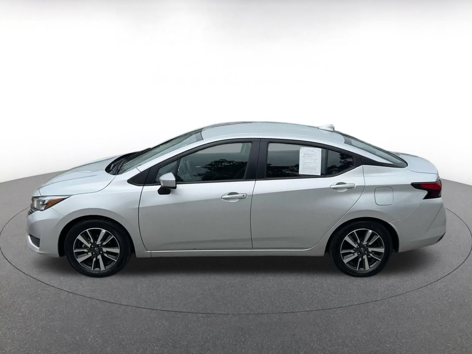 Used 2025 Nissan Versa SV FWD image 8