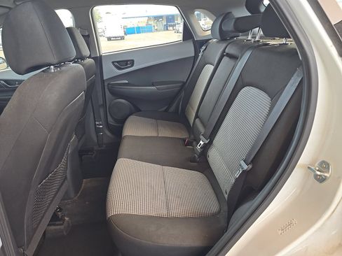 Used 2021 Hyundai Kona SE FWD image 4