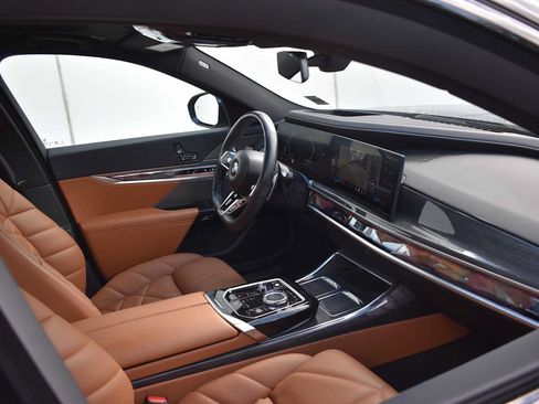 Certified 2024 BMW 740i xDrive AWD/4WD image 18