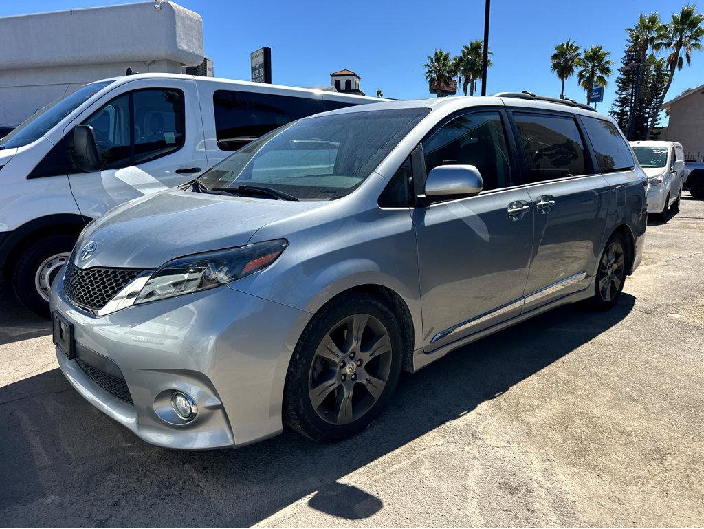Used 2015 Toyota Sienna SE Premium FWD image 4