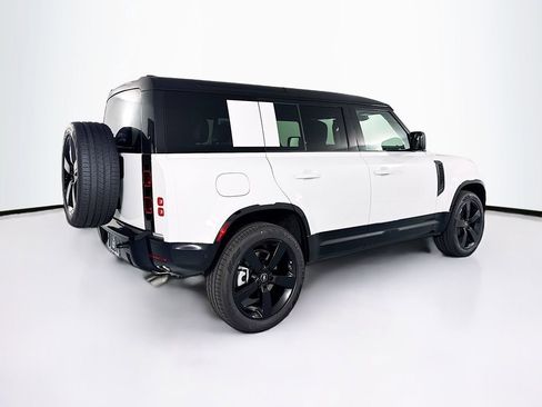 Used 2025 Land Rover Defender 110 X-Dynamic SE image 5