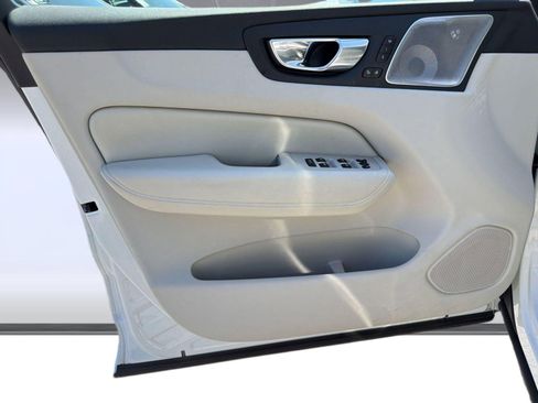 Certified 2023 Volvo XC60 B5 Ultimate AWD/4WD image 21