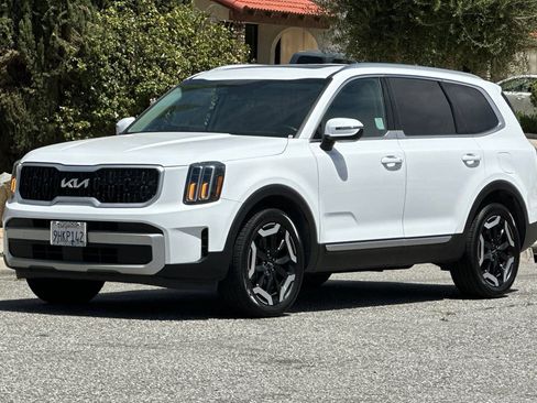 Used 2024 Kia Telluride EX w/ EX Captain's Chair Package FWD image 8