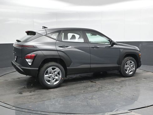 New 2026 Hyundai Kona SE image 2