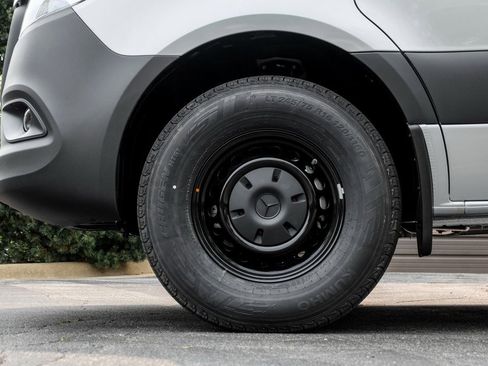 Used 2025 Mercedes-Benz Sprinter 2500 image 4