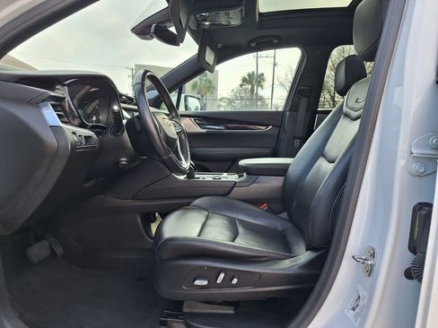 Used 2023 Cadillac XT6 Premium Luxury image 13