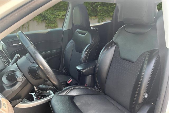 Used 2019 Jeep Compass Latitude w/ Cold Weather Group AWD/4WD image 21