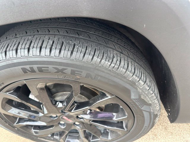 Used 2024 GMC Terrain SLE w/ Driver Convenience Package FWD image 10